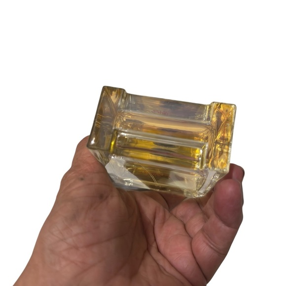 Hermès Terre D'Hermès A fragrance with the warmth and density of wood & benzoin - Picture 8 of 13